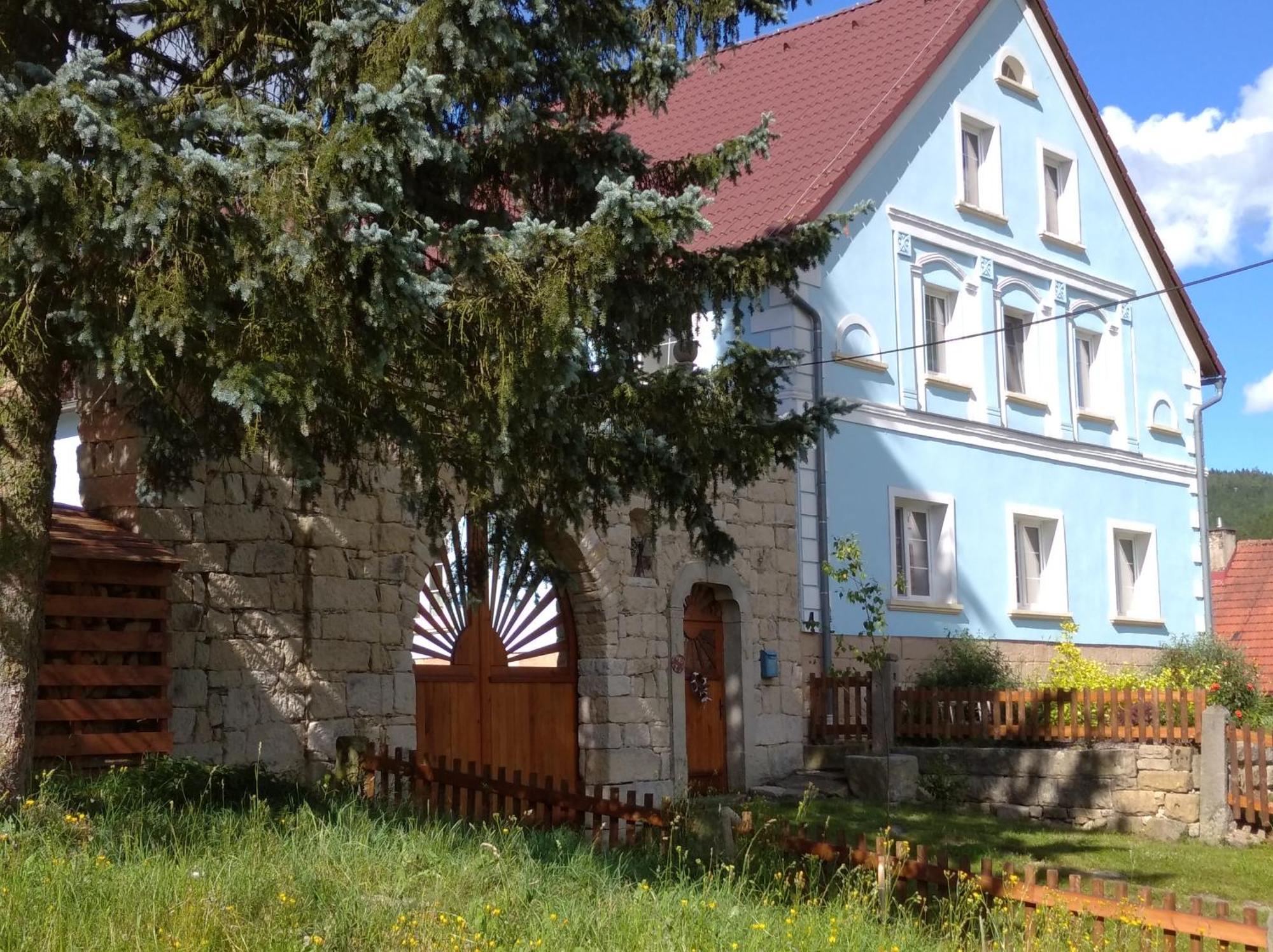 Statek Bily Dvur - Bely Hotel Machov Exterior photo